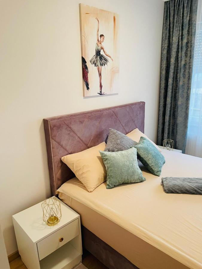Stan Na Dan "Apartman Purple" Apartment Banja Luka Exterior foto
