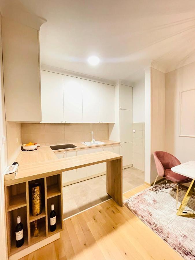 Stan Na Dan "Apartman Purple" Apartment Banja Luka Exterior foto
