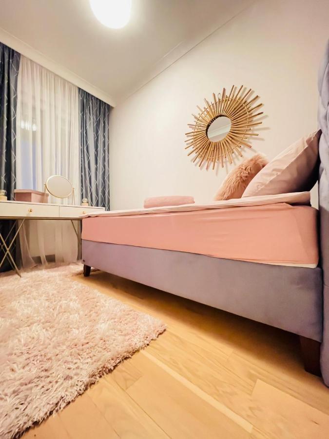 Stan Na Dan "Apartman Purple" Apartment Banja Luka Exterior foto