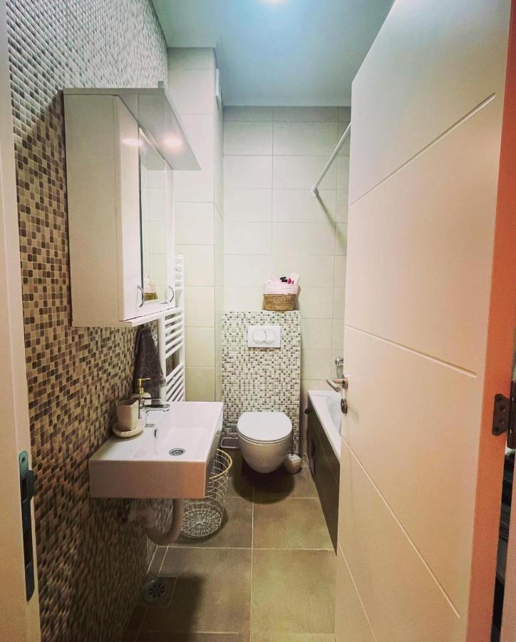 Stan Na Dan "Apartman Purple" Apartment Banja Luka Exterior foto