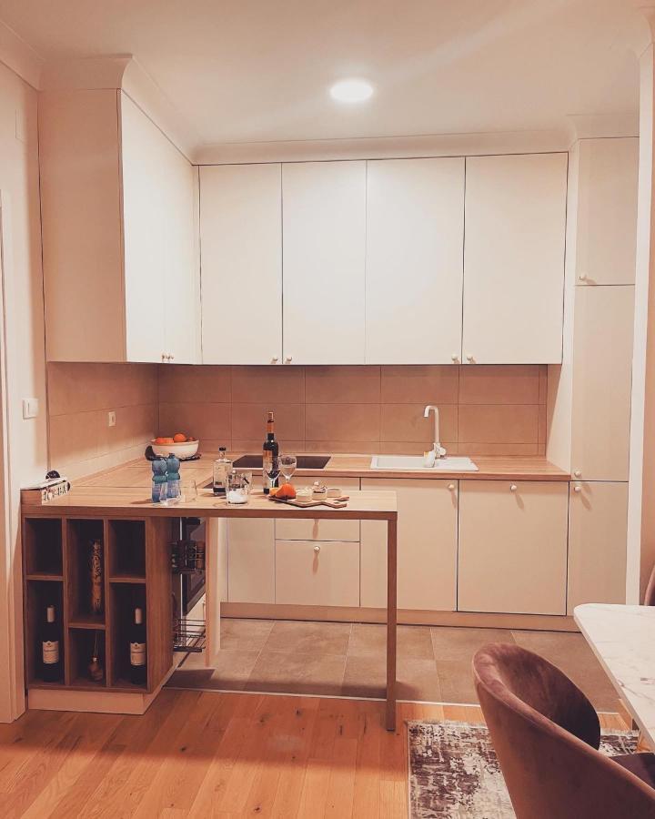 Stan Na Dan "Apartman Purple" Apartment Banja Luka Exterior foto