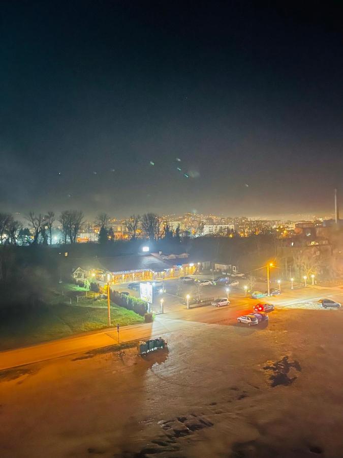 Stan Na Dan "Apartman Purple" Apartment Banja Luka Exterior foto