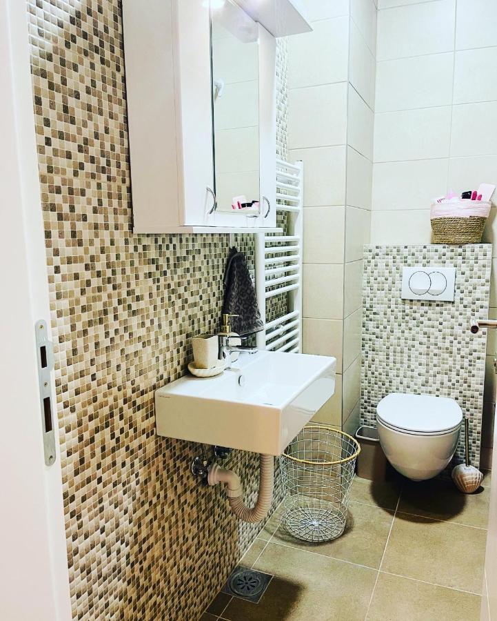Stan Na Dan "Apartman Purple" Apartment Banja Luka Exterior foto